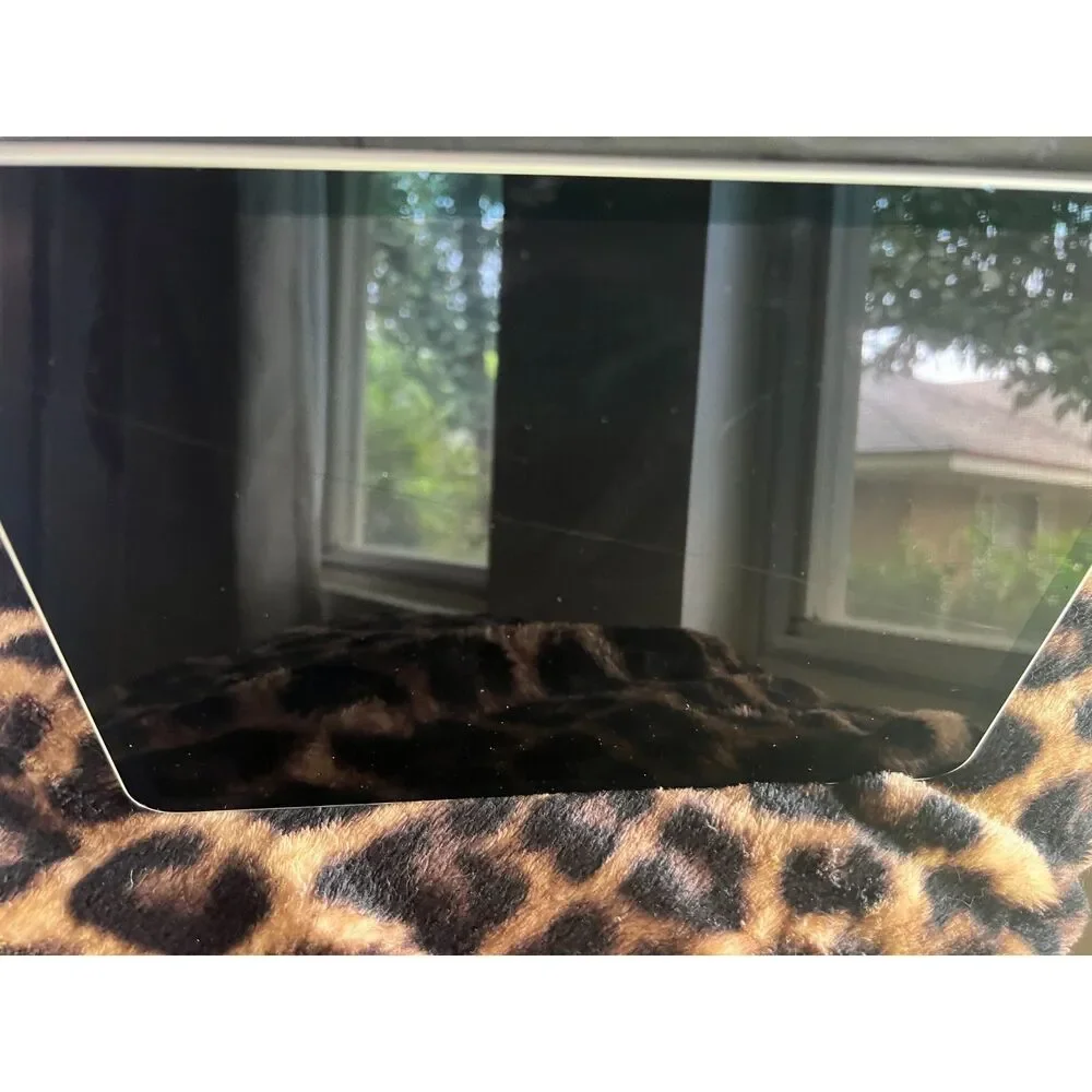 Apple iPadPro 11”(2nd Gen, 256GB, Wi-Fi)+Apple Pencil & Keyboard–Great Condition